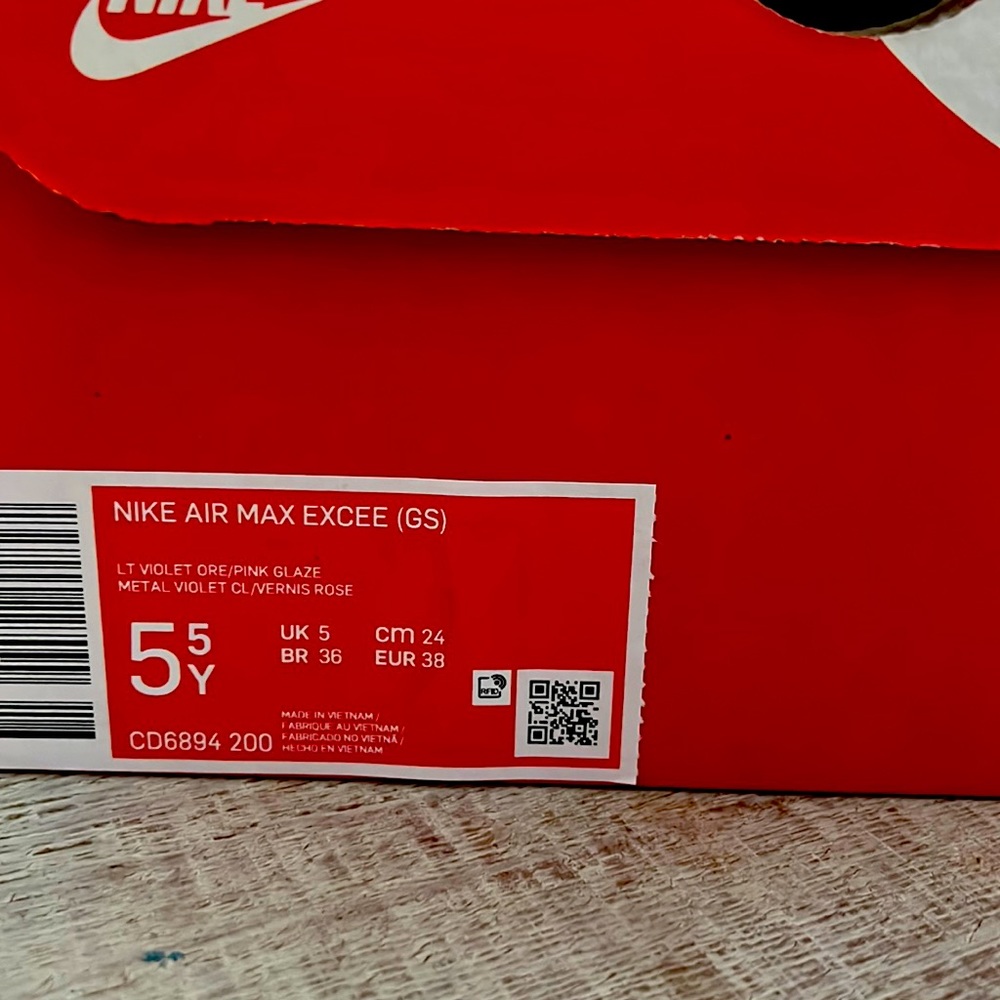 Brand New Nike Airmax Excee. Size 5.5 Big Kids